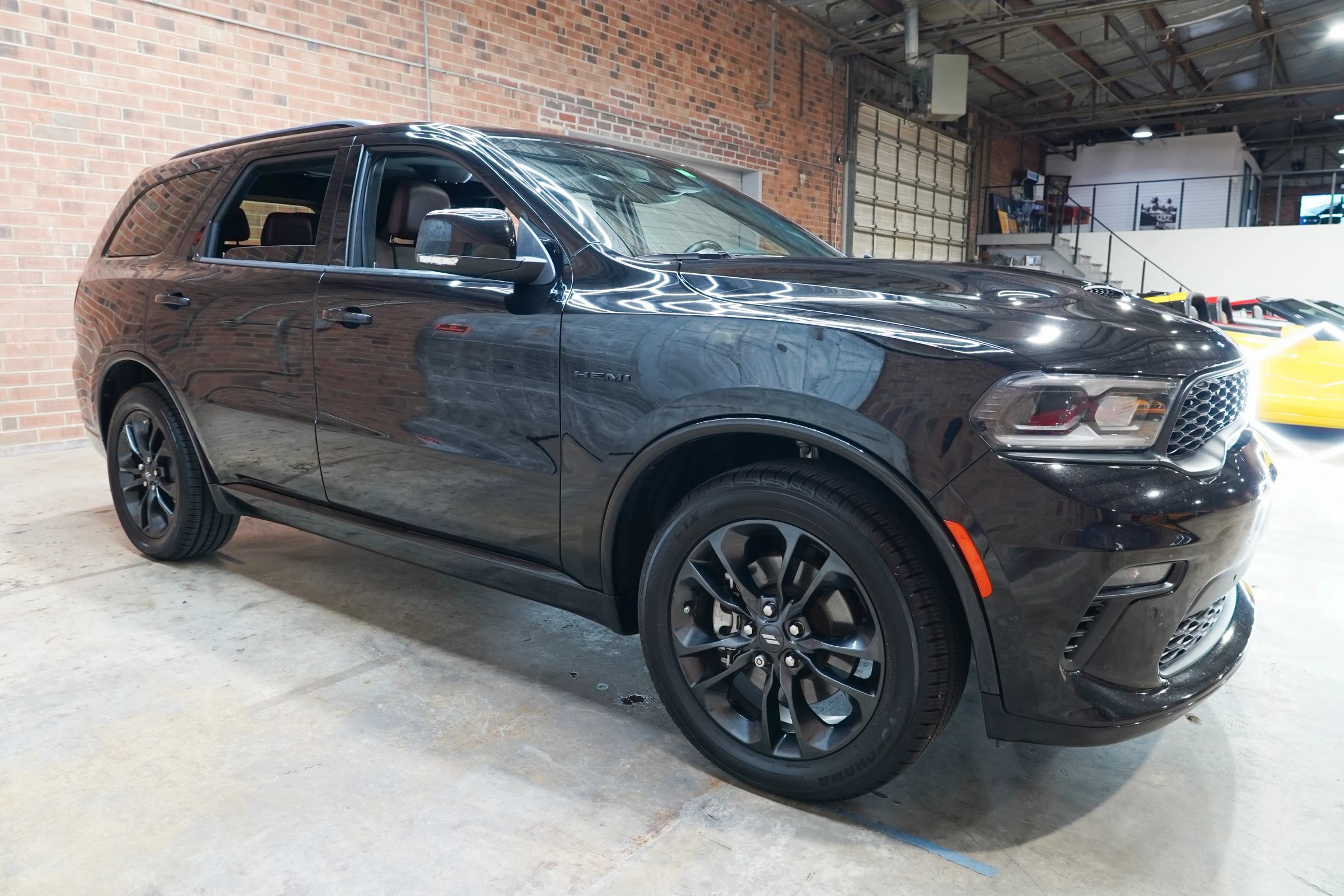 Used 2023 Dodge Durango R/T RWD image 2