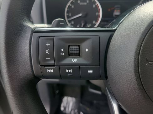 Used 2023 Nissan Rogue SV image 28