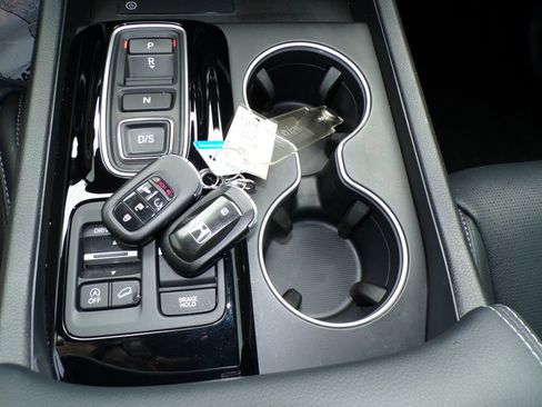 Used 2025 Honda Pilot Elite image 29
