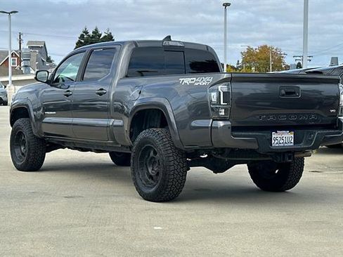 Used 2019 Toyota Tacoma TRD Sport image 5