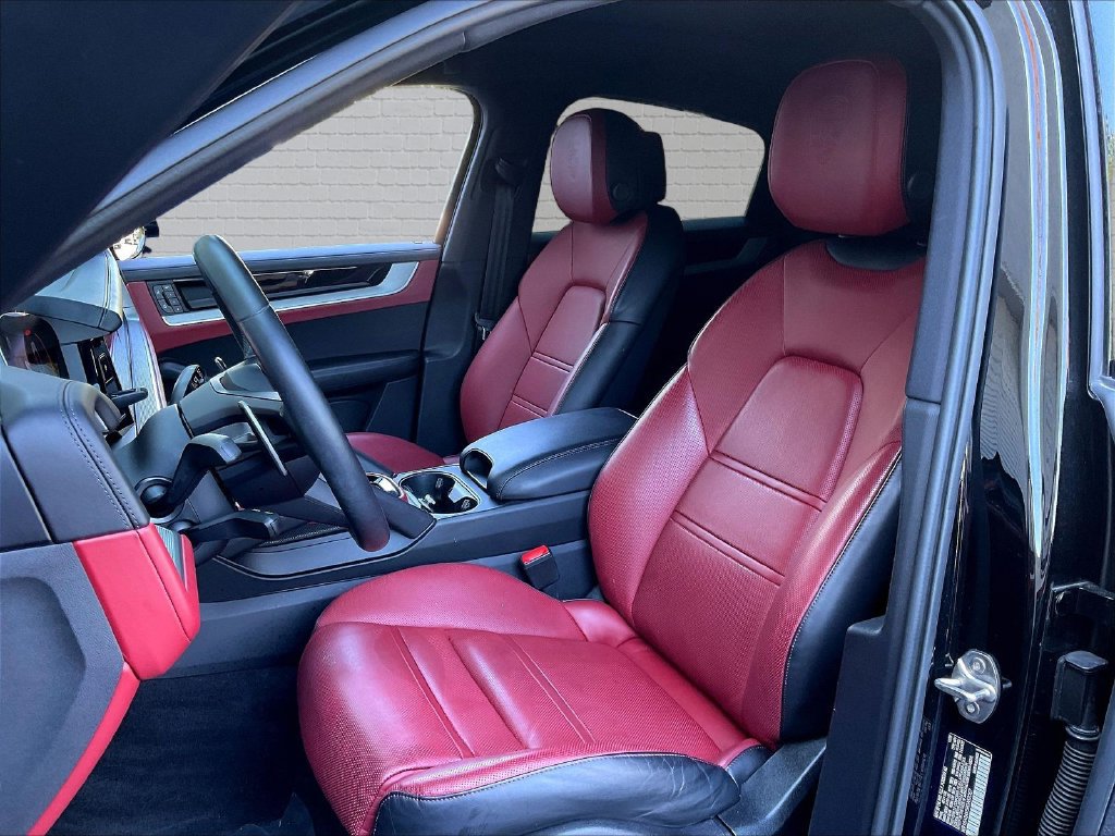 Used 2024 Porsche Cayenne Coupe AWD/4WD image 16