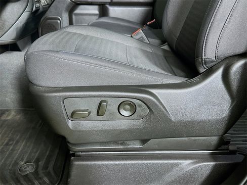 Used 2025 Chevrolet Silverado 2500 Custom w/ Custom Value Package image 9