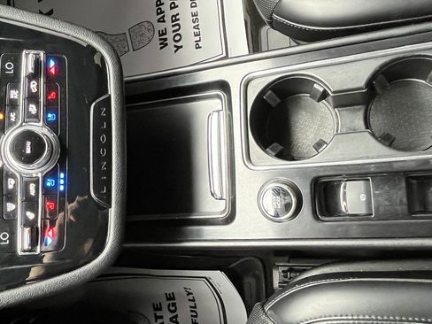 Used 2020 Lincoln Corsair Reserve image 11