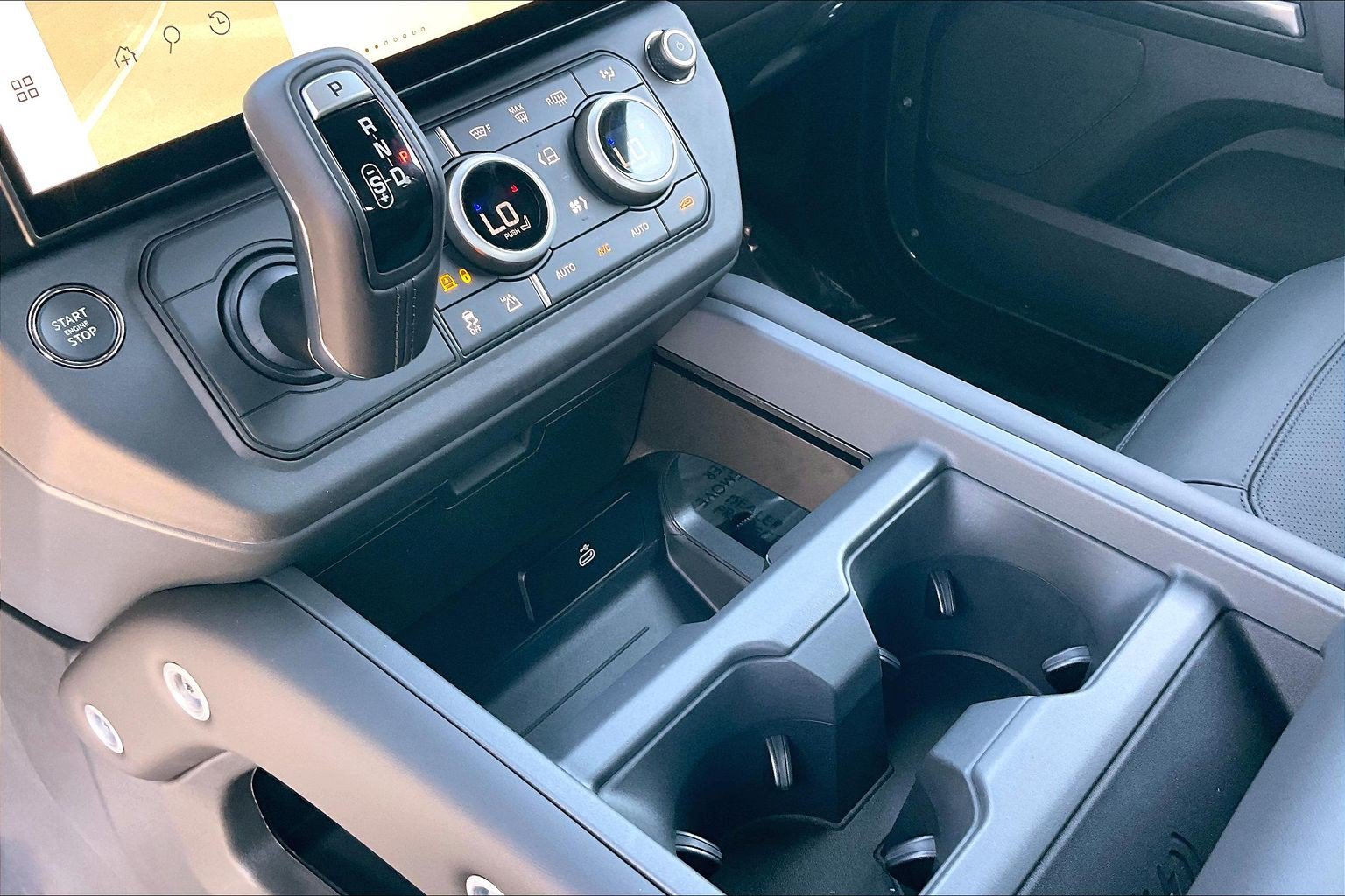 New 2026 Land Rover Defender 110 X-Dynamic SE AWD/4WD image 13