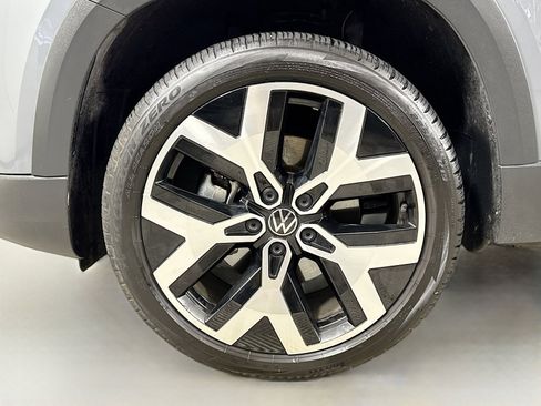 Used 2023 Volkswagen Taos SEL image 31