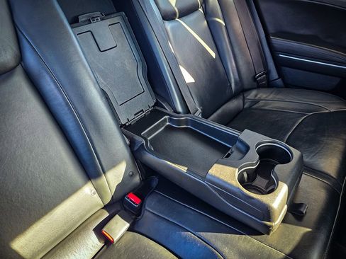 Used 2016 Chrysler 300 Limited image 32