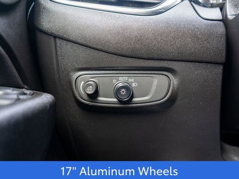 Used 2022 Chevrolet Equinox LT image 21