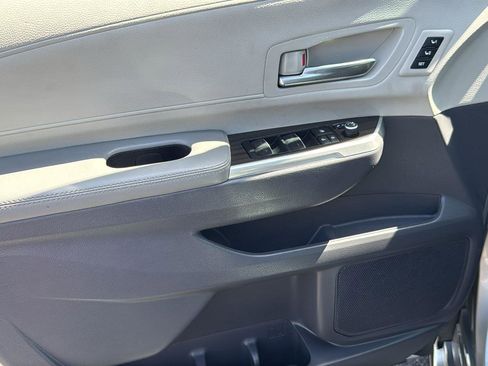 Used 2022 Toyota Sienna Limited FWD image 13