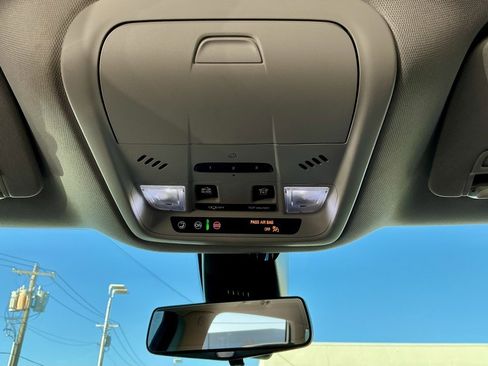 Used 2021 Buick Enclave Avenir w/ Avenir Technology Package image 32