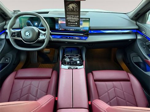 Certified 2025 BMW i5 xDrive40 w/ M Sport Package image 10