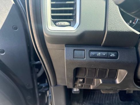 Certified 2024 Nissan Frontier SV w/ Tow Package RWD image 16
