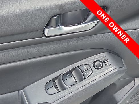 Used 2025 Nissan Altima 2.5 SV FWD image 13