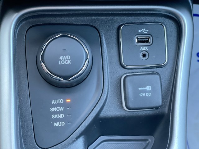 Used 2018 Jeep Compass Latitude AWD/4WD image 24