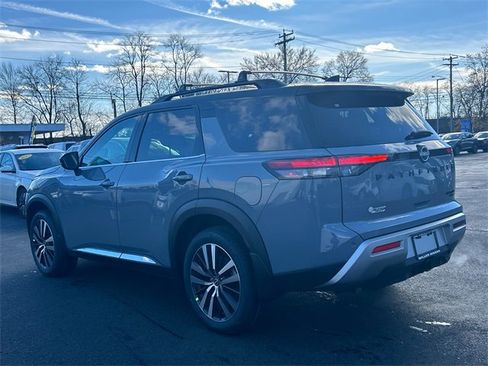 New 2025 Nissan Pathfinder Platinum w/ Black Appearance Package image 4