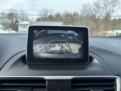 Used 2016 MAZDA MAZDA3 i Touring w/ Popular Equipment Package image 11