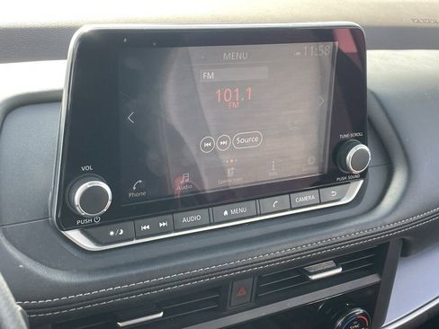 Used 2023 Nissan Rogue SV image 6