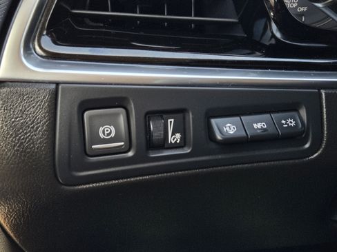 Used 2022 Cadillac XT6 Premium Luxury w/ Platinum Package FWD image 19