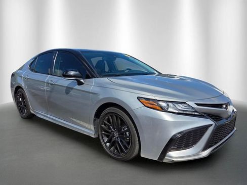 Used 2024 Toyota Camry XSE FWD image 3