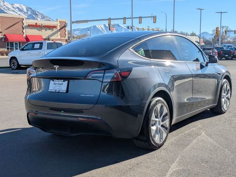 Used 2024 Tesla Model Y Long Range image 3