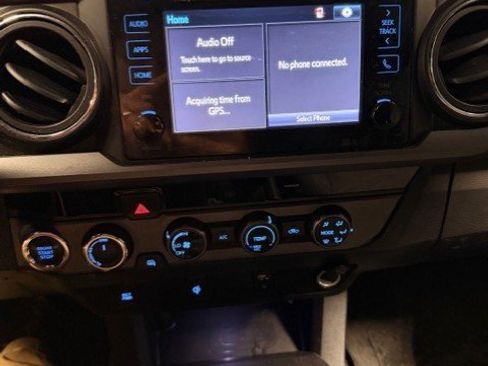 Used 2016 Toyota Tacoma SR5 image 10