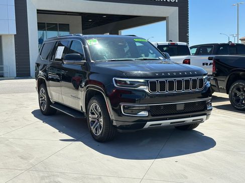 Certified 2024 Jeep Wagoneer Series II w/ Flexible Seating Group RWD image 10