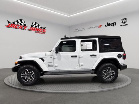 Used 2024 Jeep Wrangler Unlimited Sahara AWD/4WD image 2