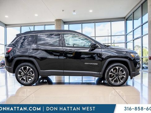 Used 2022 Jeep Compass Limited AWD/4WD image 31