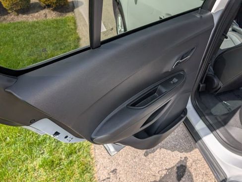 Used 2019 Chevrolet Trax LT w/ LT Convenience Package FWD image 24
