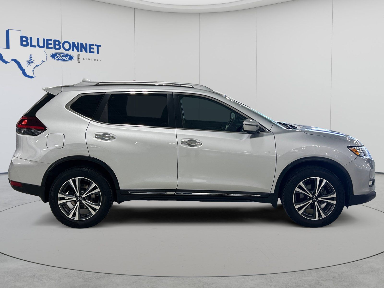 Used 2018 Nissan Rogue SL w/ Premium Package AWD/4WD image 4