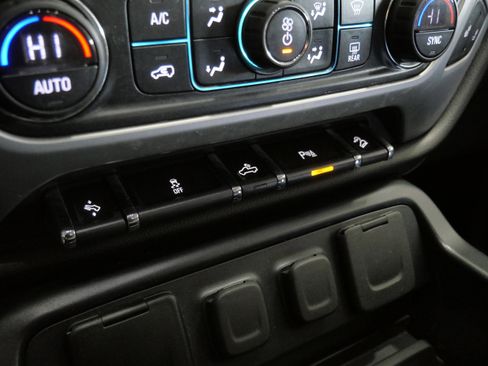 Used 2018 GMC Sierra 1500 SLE image 32