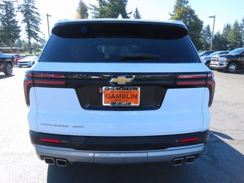 Used 2025 Chevrolet Traverse LT image 6