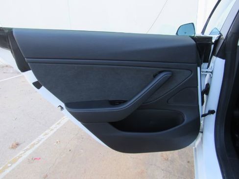 Used 2019 Tesla Model 3 Standard Range image 17