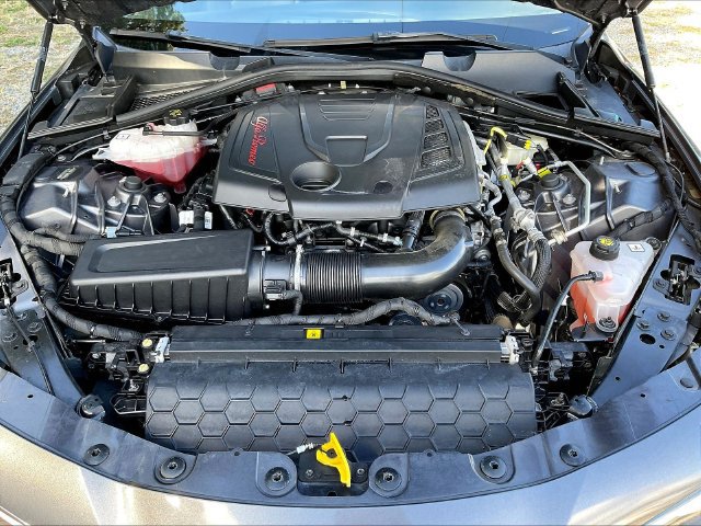 Used 2019 Alfa Romeo Giulia Ti AWD/4WD image 31