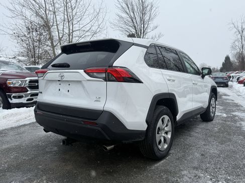 Used 2022 Toyota RAV4 LE image 9