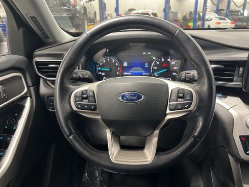 Used 2022 Ford Explorer XLT w/ Equipment Group 202A image 21