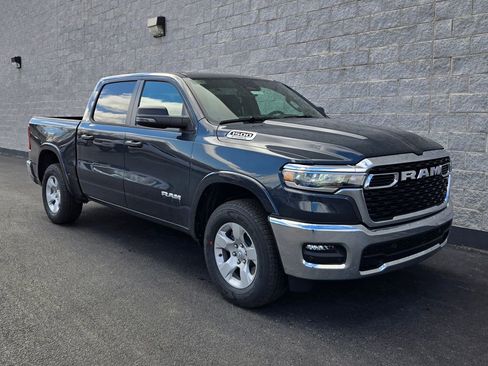 New 2026 RAM 1500 4x4 Crew Cab image 7