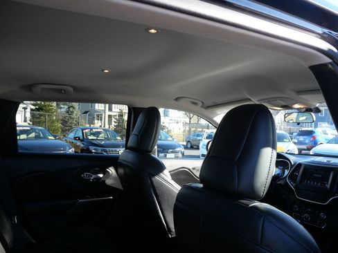 Used 2019 Jeep Cherokee Latitude Plus w/ Cold Weather Group image 26