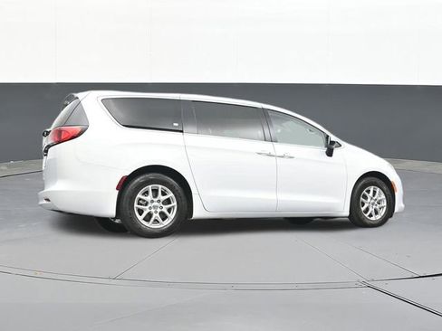 Used 2022 Chrysler Voyager LX FWD image 52