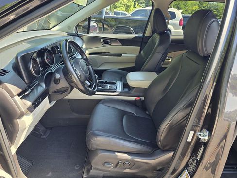 Used 2022 Kia Carnival LX FWD image 12