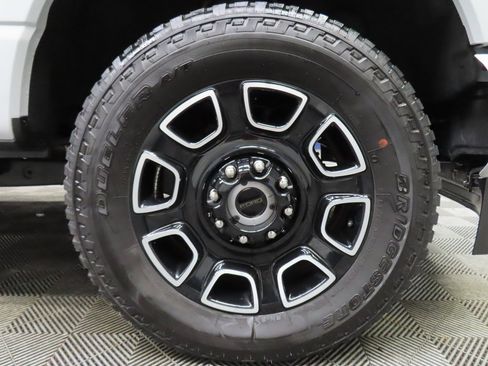 Used 2025 Ford F250 Platinum w/ FX4 Off-Road Package image 7