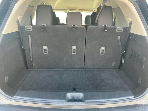 Used 2025 Nissan Pathfinder SV AWD/4WD image 16