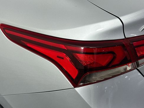 Used 2021 Hyundai Accent Limited image 35