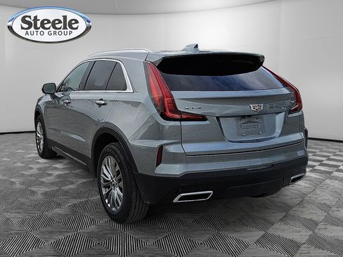 Used 2025 Cadillac XT4 Premium Luxury FWD image 3
