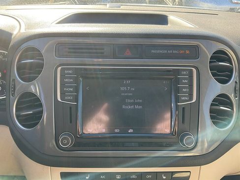 Used 2017 Volkswagen Tiguan S image 23