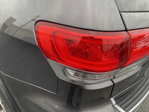 Used 2018 Jeep Grand Cherokee Limited image 11