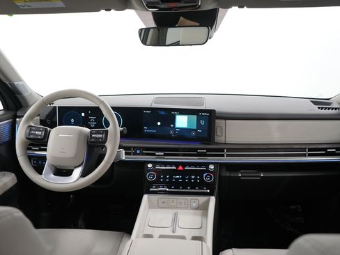 Used 2025 Hyundai Santa Fe Limited image 13