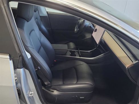 Used 2018 Tesla Model 3 Long Range image 4