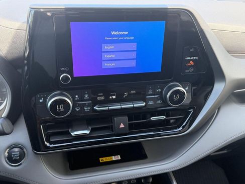 Used 2023 Toyota Highlander XLE image 24