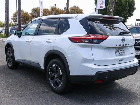 Used 2025 Nissan Rogue SV AWD/4WD image 8