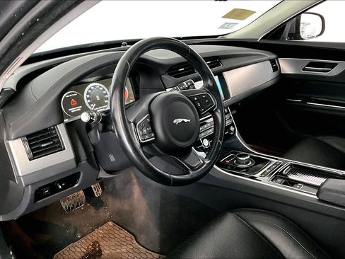 Used 2017 Jaguar XF Prestige image 17